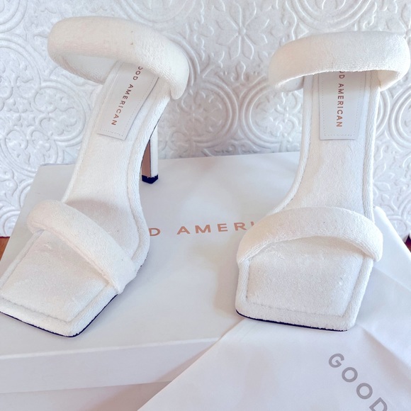 Good American Terry Heels with Gold Accents *NEW* Box and Dust Bag - Picture 1 of 6